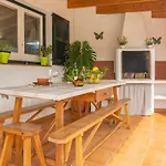Casa Dina-villa Con Piscina Privada Y Wifi Gratis